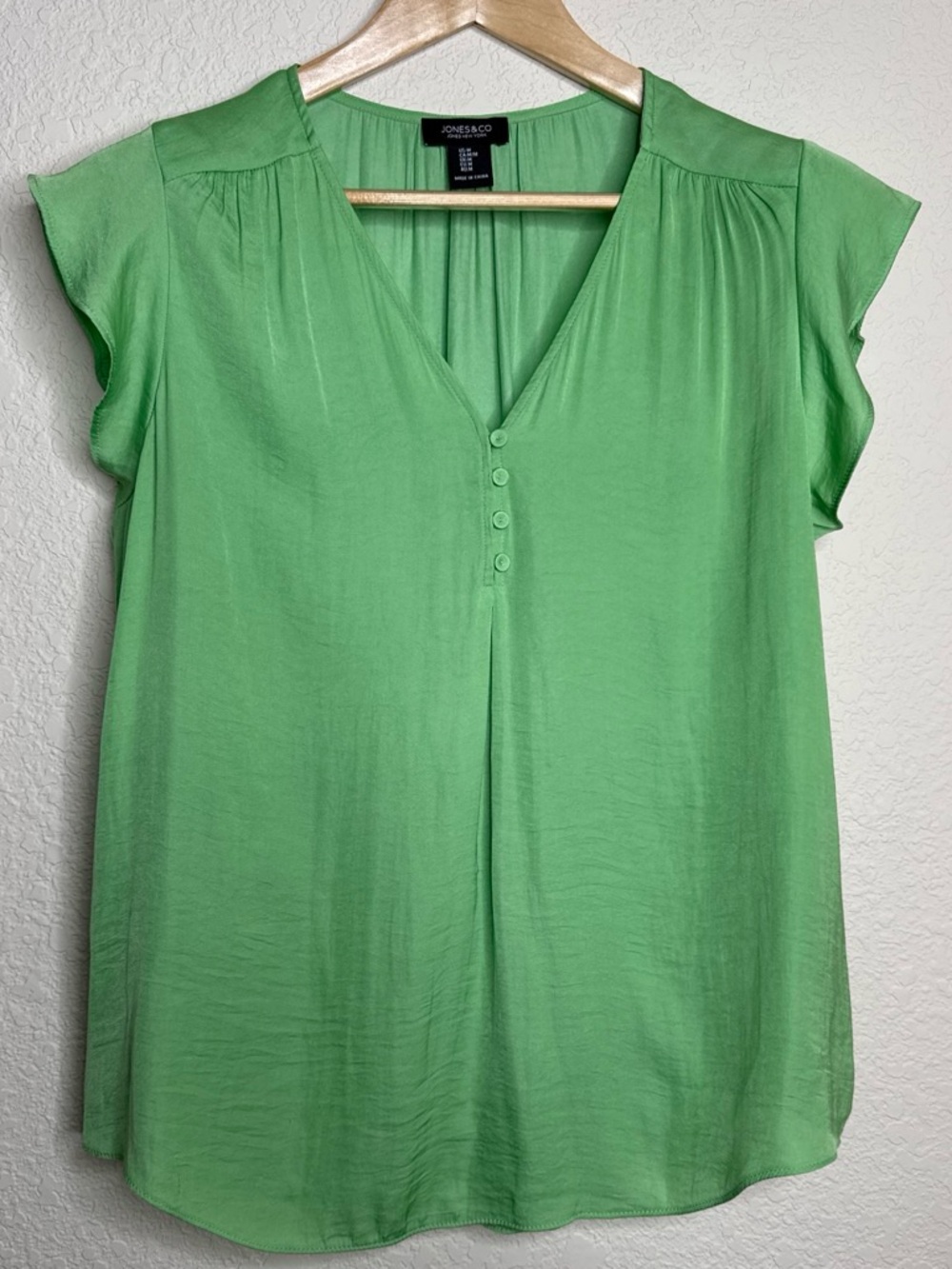 Jones & Co New York Flutter Sleeve V-Neck Blouse Size M Green Satin Flowy